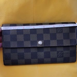 LV Danier wallet